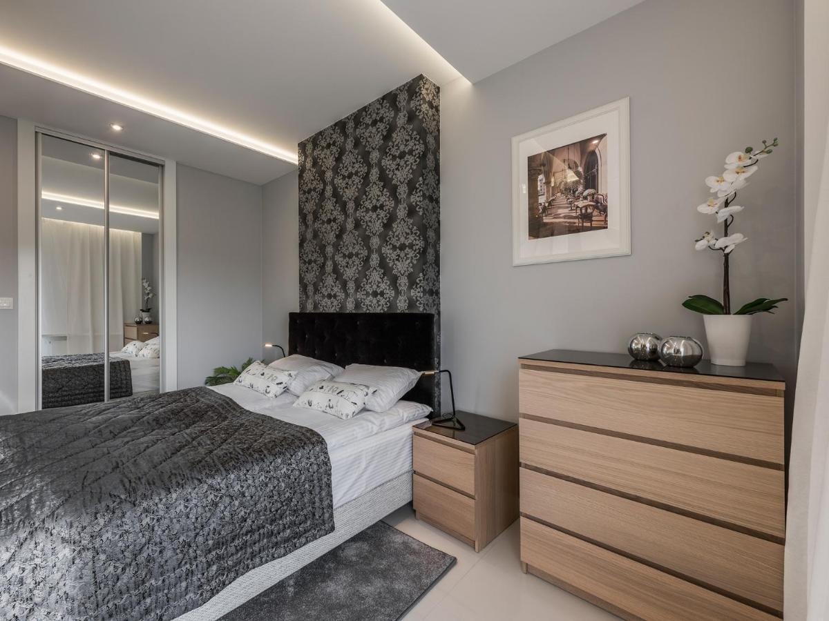 Black Pearl Apartment Krasków Eksteriør bilde